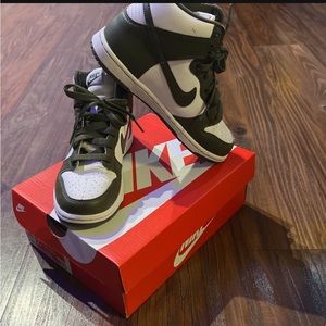 NIKE DUNKS KIDS KHAKI COLOR SIZE 2 Y